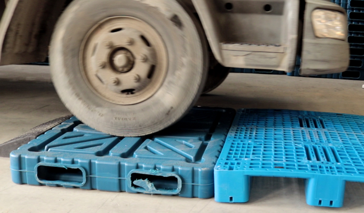 找湖北吹塑托盤廠家？益樂以質(zhì)取勝