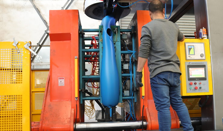 曝光！吹塑托盤生產(chǎn)廠家生產(chǎn)過程竟是如此！