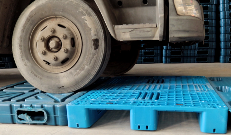 雙面吹塑托盤和九腳吹塑托盤的C位之爭 雙面吹塑托盤和九腳吹塑托盤的C位之爭