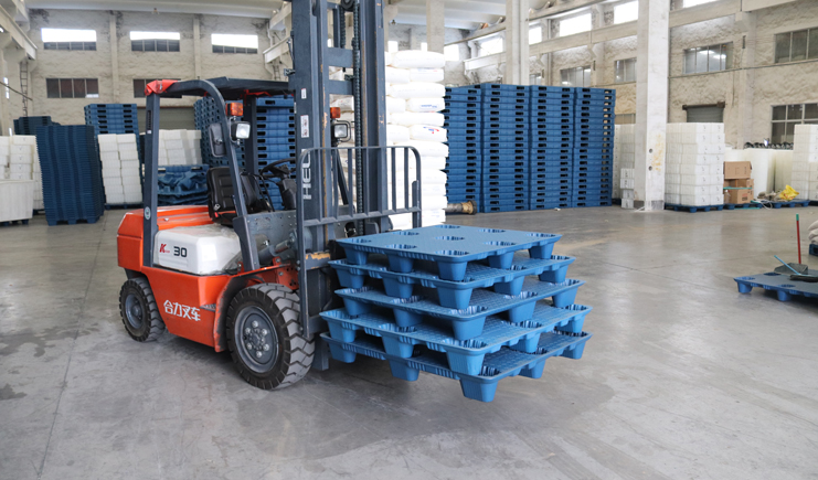 復(fù)聯(lián)4的英雄們維護(hù)宇宙和平，塑料托盤守護(hù)您