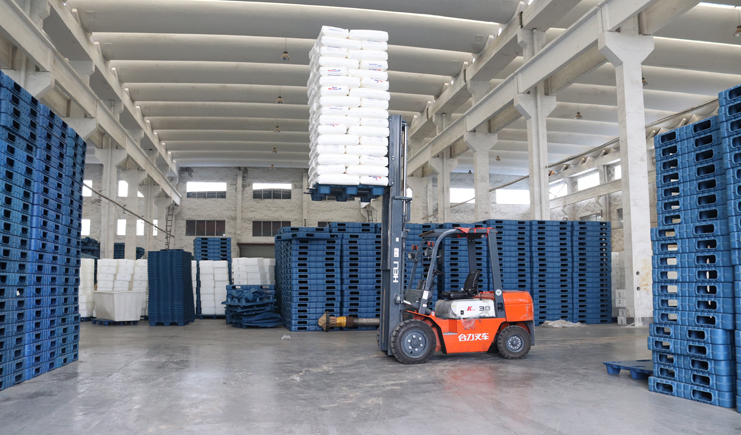 吹塑托盤(pán)廠家瘋起來(lái)，連自己家的托盤(pán)都不放過(guò)!