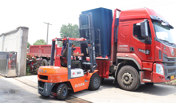 九腳吹塑托盤為何標(biāo)準(zhǔn)化？你要的原因在這里