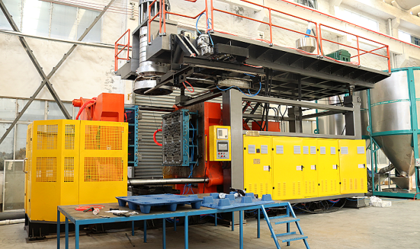 九腳吹塑托盤如何生產(chǎn)？吹塑托盤廠家來解惑